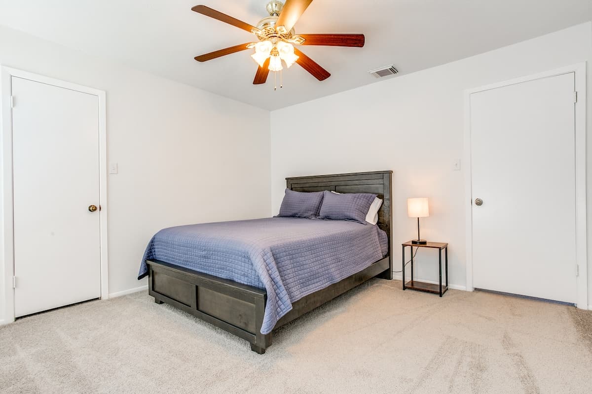 Bedroom 1, Queen bed.
